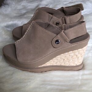 UGG Women's Tan Abbot Strap Platform Wedge Sandal  NWOT